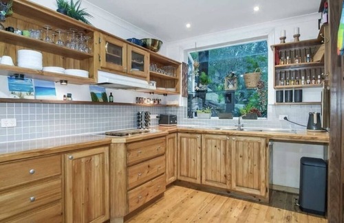 Upper Ferntree Gully House | Picturesque home away from home, in the hills. Escape to nature!