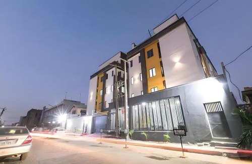 Lagos Mainland Apartment | Picturesque 3-bedroom Apartment in Yaba