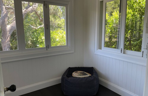 Vaucluse Apartment | Picturesque apartment by the beach in Parsley Bay
