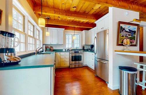 Dorset House | Picturesque creekside home with gorgeous deck & sunroom, near 4 ski mountains