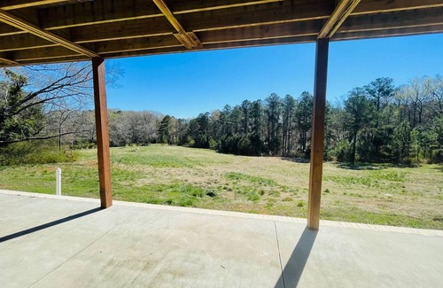 Greenwood County House | Picturesque Getaway
