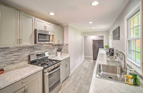 Kennesaw House | Picturesque Kennesaw Home w/Private Backyard