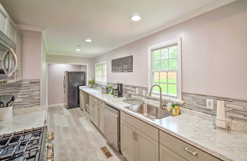 Kennesaw House | Picturesque Kennesaw Home w/Private Backyard