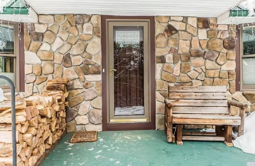 Jewett Cottage | Picturesque Lakeside Cottage Nearby Hunter/Windham