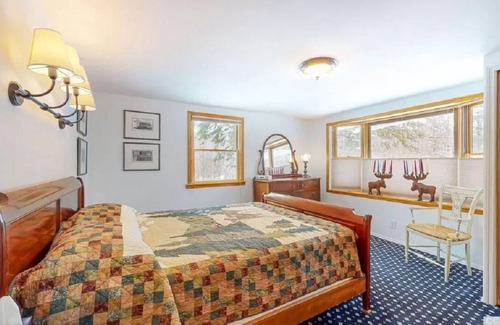 Jewett Cottage | Picturesque Lakeside Cottage Nearby Hunter/Windham