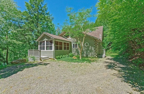 West Copake House | Picturesque Lakeside Home, nestled in the charming town of Copake