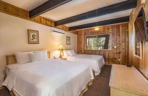 Bass Lake Hotel | Picturesque Retreat Near Yosemite, Best Location for Hikes & Lakeside Adventure