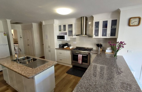 Ballan House | Picturesque Rural Property in Ballan - 4br, Spacious Alfresco