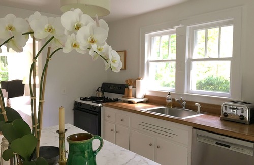 Sag Harbor Cottage | Picturesque Sag Harbor Cottage w/Salt Water Pool