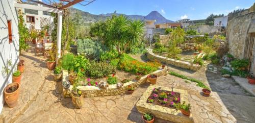 Zerviana House | Picturesque Traditional Stone House