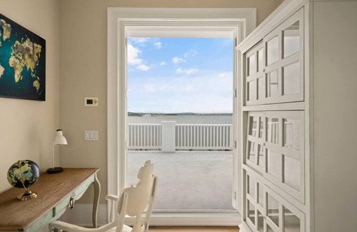 Brunswick House | ☀️Picturesque Views💥Game room👙Pool & Hot Tub