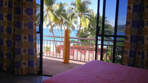 Ixtapa - Zihuatanejo Hotel | Pie de Playa la Ropa