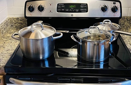 Piedmont Heights Apartment | Piedmont Park Townhouse | Walk to Piedmont Park | No Cleaning Fee!