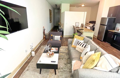 Lindridge-Martin Manor Apartment | Piedmont Rd Sunshine GetAway , Free parking, 1b/1b