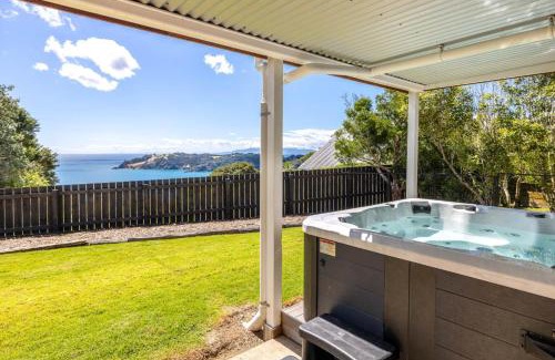 Waiheke Island House | Piemelon Bay Views - Coast & Country