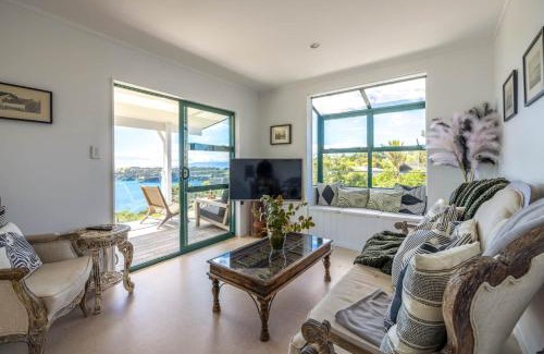 Waiheke Island House | Piemelon Bay Views - Coast & Country