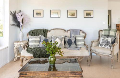 Waiheke Island House | Piemelon Bay Views - Coast & Country