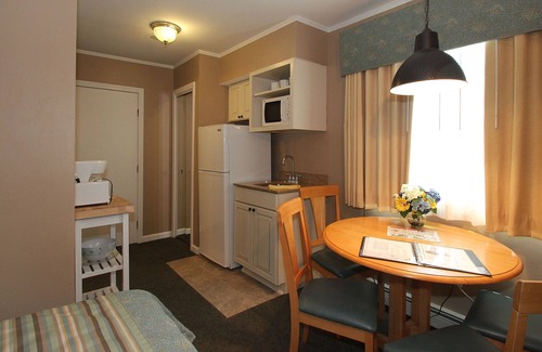 South Yarmouth Hotel | Pier 7 Condominiums