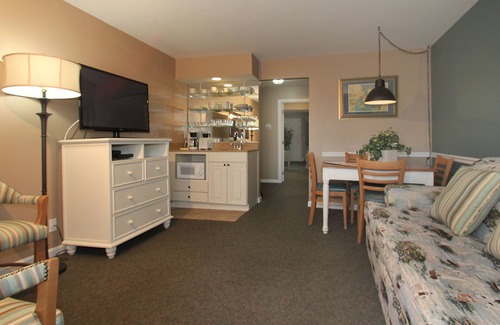 South Yarmouth Hotel | Pier 7 Condominiums