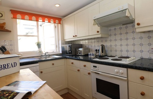 St. Mawes Cottage | PIER COTTAGE, pet friendly, country holiday cottage in St Mawes