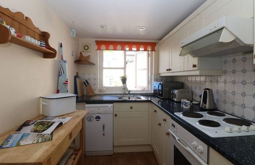 St. Mawes Cottage | PIER COTTAGE, pet friendly, country holiday cottage in St Mawes