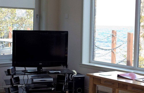 Arden Cottage | Pier Cottage - Sleeps 2 - sleeps 2 guests in 1 bedroom