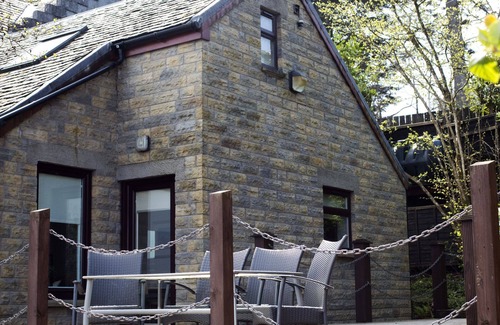 Arden Cottage | Pier Cottage - Sleeps 2 - sleeps 2 guests in 1 bedroom