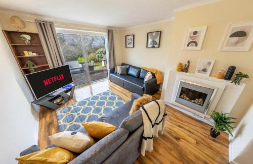 High Wycombe Apartment | Pierocks Carver Entire house, Hot tub & WIFI