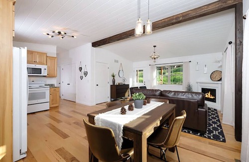 Middletown Cabin | Pigeon Forge - Mountain Mist Views - 2 Bedroom - Sleeps 6