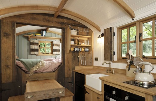 Crowborough Cabin | Pigeon Hole at Coes Vineyard