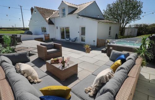 St Ishmaels House | Piglet Cottage