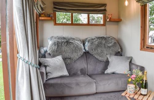 Beaworthy House | Piglet