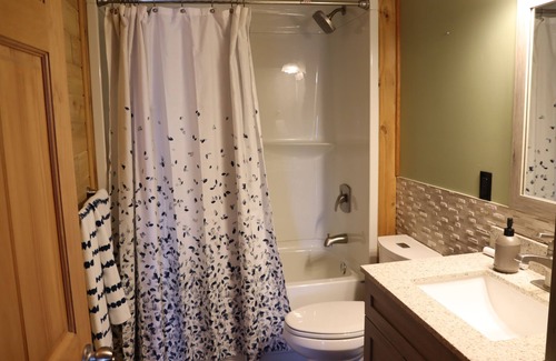 Algoma District Cottage | Pike Landing/Cozy Cottage on Bright LakenStunning Fall Colours in Algoma!