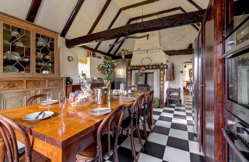 Bacton House | Pilgrims House - Six Bedroom House, Sleeps 12