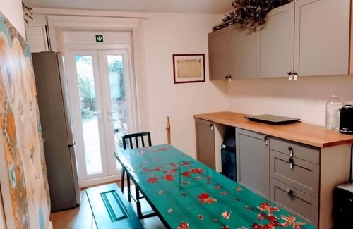 Glastonbury Cabin | Pilgrims of the Goddess - Chalet
