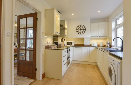 Westleigh Cottage | PILLHEAD COTTAGE, pet friendly, with pool in Bideford