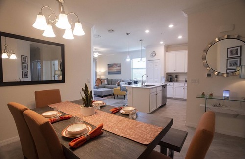 Lakewood Ranch Condo | Pin-High - Dazzling 3/bed, 2/bath with Lake and Green View