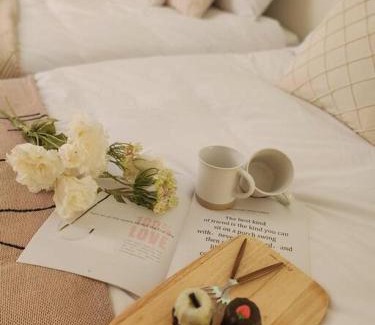 Sinchon-dong Apartment | Pin Lights