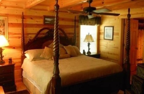 Blairsville Cabin | Pine At Blairsville 2 Bedroom Cabin by Redawning