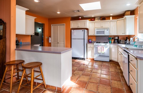 Midpines House | Pine Bluff House-Heated Pool, Peace and Privacy now with Solar Energy