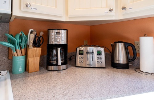 Midpines House | Pine Bluff House-Heated Pool, Peace and Privacy now with Solar Energy