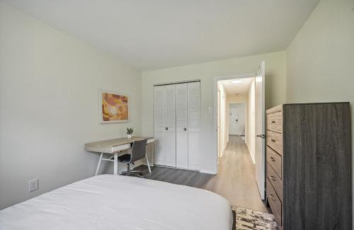 Newark Apartment | Pine Brook 1302 I Pool Gym I Free Parking !