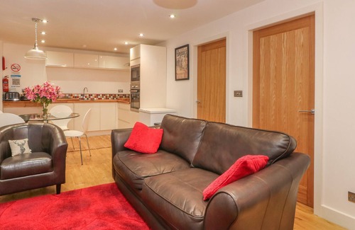 Upper Hulme Cottage | PINE COTTAGE, family friendly, with hot tub in Upper Hulme