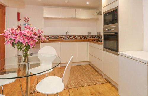 Upper Hulme Cottage | PINE COTTAGE, family friendly, with hot tub in Upper Hulme