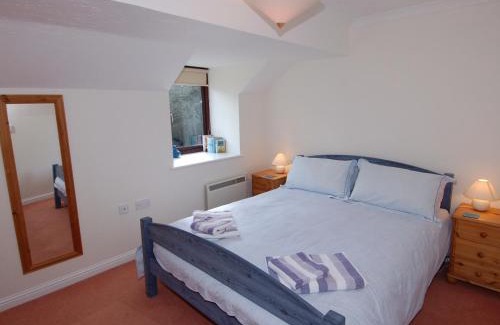 Maenporth House | Pine Cottage