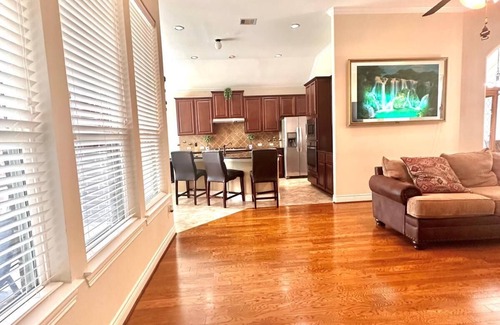 Tomball House | Pine Country Retreat!