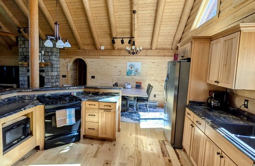 Fort Garland Cabin | Pine Dragon Lodge, a spacious cabin in gated community