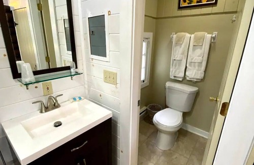 Lincolnville Cottage | Pine Grove Cottages : Cottage 6 - Studio Cottage - Pet Friendly