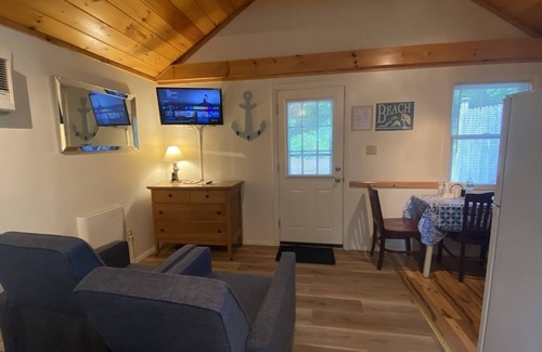 Lincolnville Cabin | Pine Grove Cottages: Cottage 11