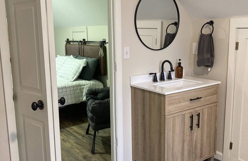 Fletcher Apartment | Pine Guesthouse—Asheville area